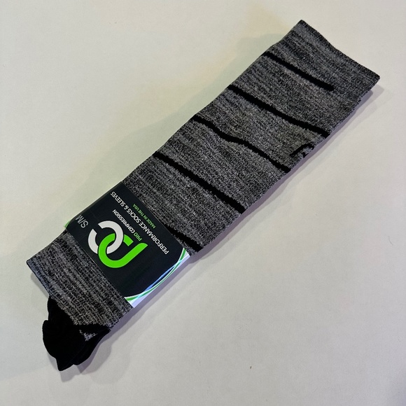 PRO COMPRESSION Running/Fitness Compression Socks - NWT - Picture 1 of 4